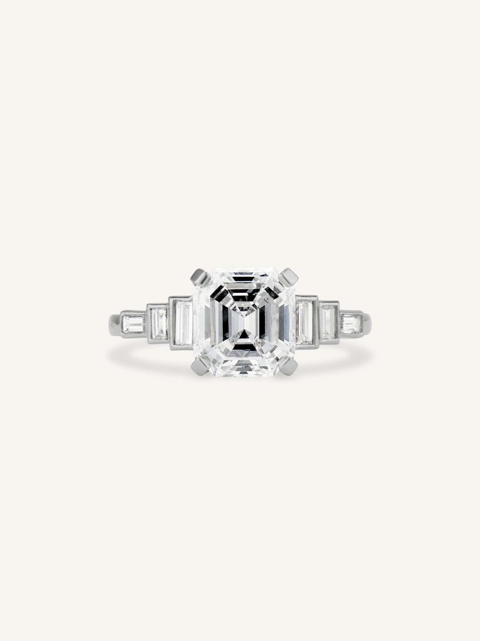 Bague de diamant vintage du milieu du siècle, 2.24ct Square Emerald Cut